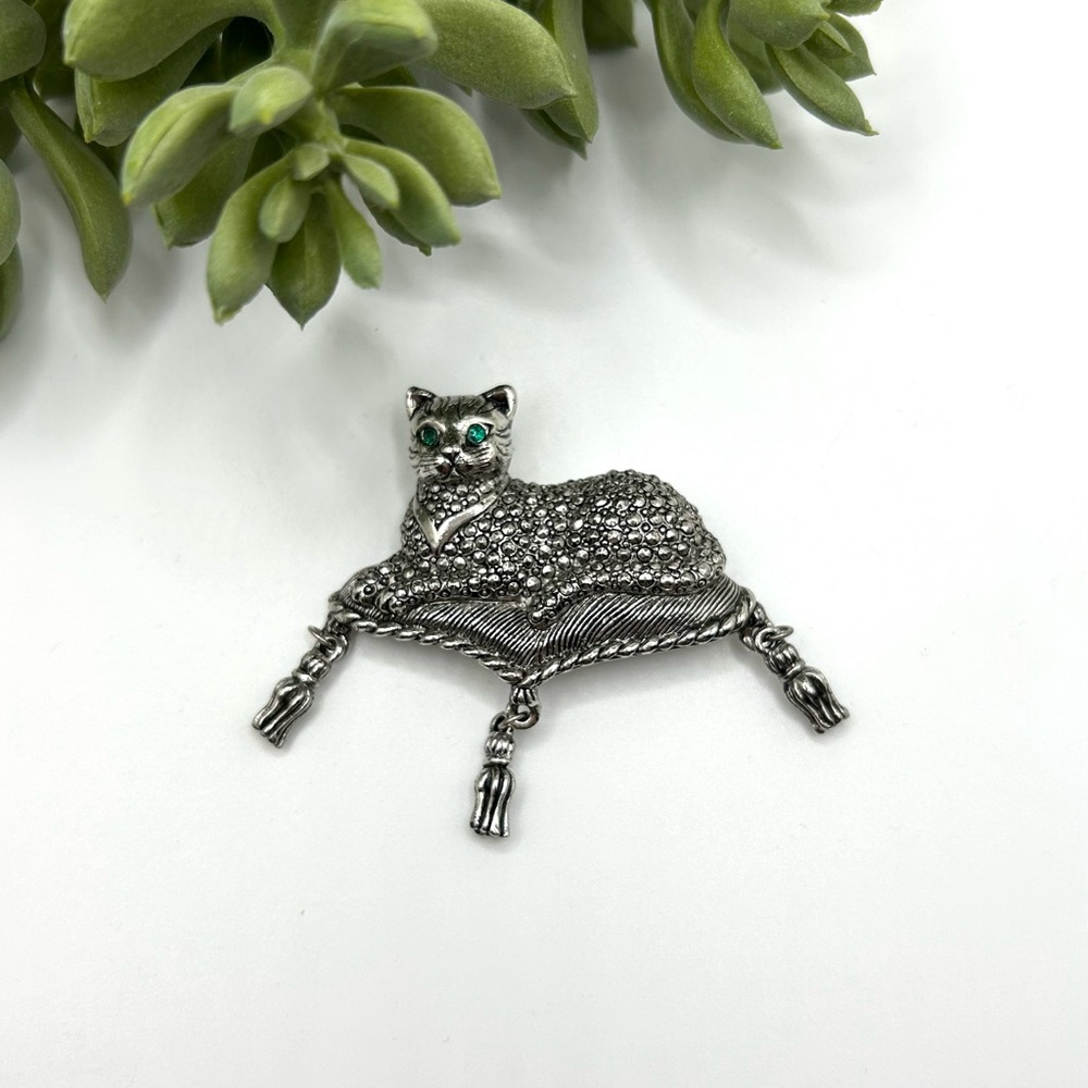 Vintage 1980s Avon Cat Brooch with Green Eyes